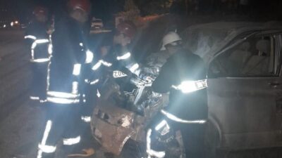 KÜTAHYA'DA KAMYONET İLE OTOMOBİLİN ÇARPIŞMASI SONUCU MEYDANA GELEN TRAFİK KAZASINDA