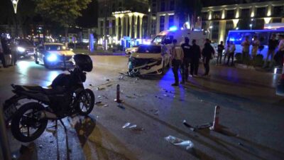 KÜTAHYA'DA OTOMOBİL İLE İKİ MOTOSİKLET ÇARPIŞTI: 2 YARALI