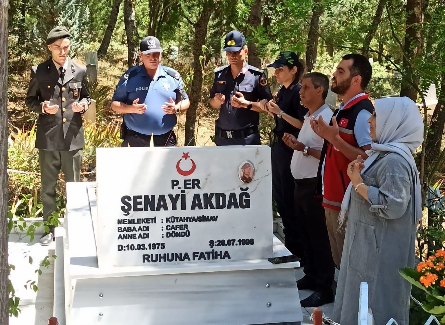 Simav’da güvenlik güçlerinden şehit mezarları ve ailelerine ziyaret