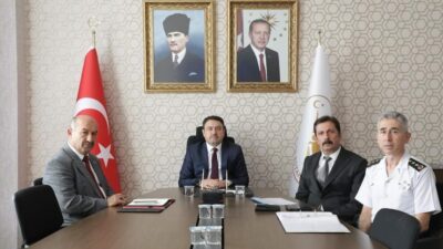 VALİ IŞIN, YENİ EĞİTİM-ÖĞRETİM YILI TOPLANTISINA KATILDI