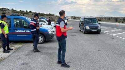 ASLANAPA’DA HAYVAN HAREKETLERİ YOL KONTROLÜ