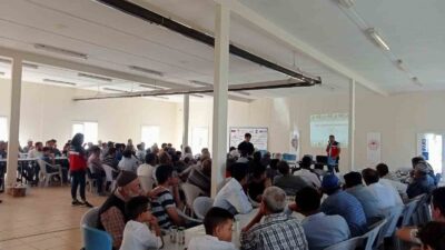 ASLANAPA’DA ÜRETİCİLER SÜT SAĞIM HİJYENİ KONUSUNDA BİLGİLENDİRİLDİ