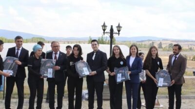 ÇAVDARHİSAR’DA IPARD PROJELERİ TANITIMI İÇİN ÜRETİCİLERE ÇANTA DAĞITILDI