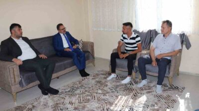 GEDİZ’DE KAYMAKAM ALKAN YARALI ASKERİ EVİNDE ZİYARET ETTİ