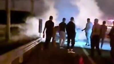 KÜTAHYA-TAVŞANLI YOLUNDA OTOMOBİL ALEV ALDI