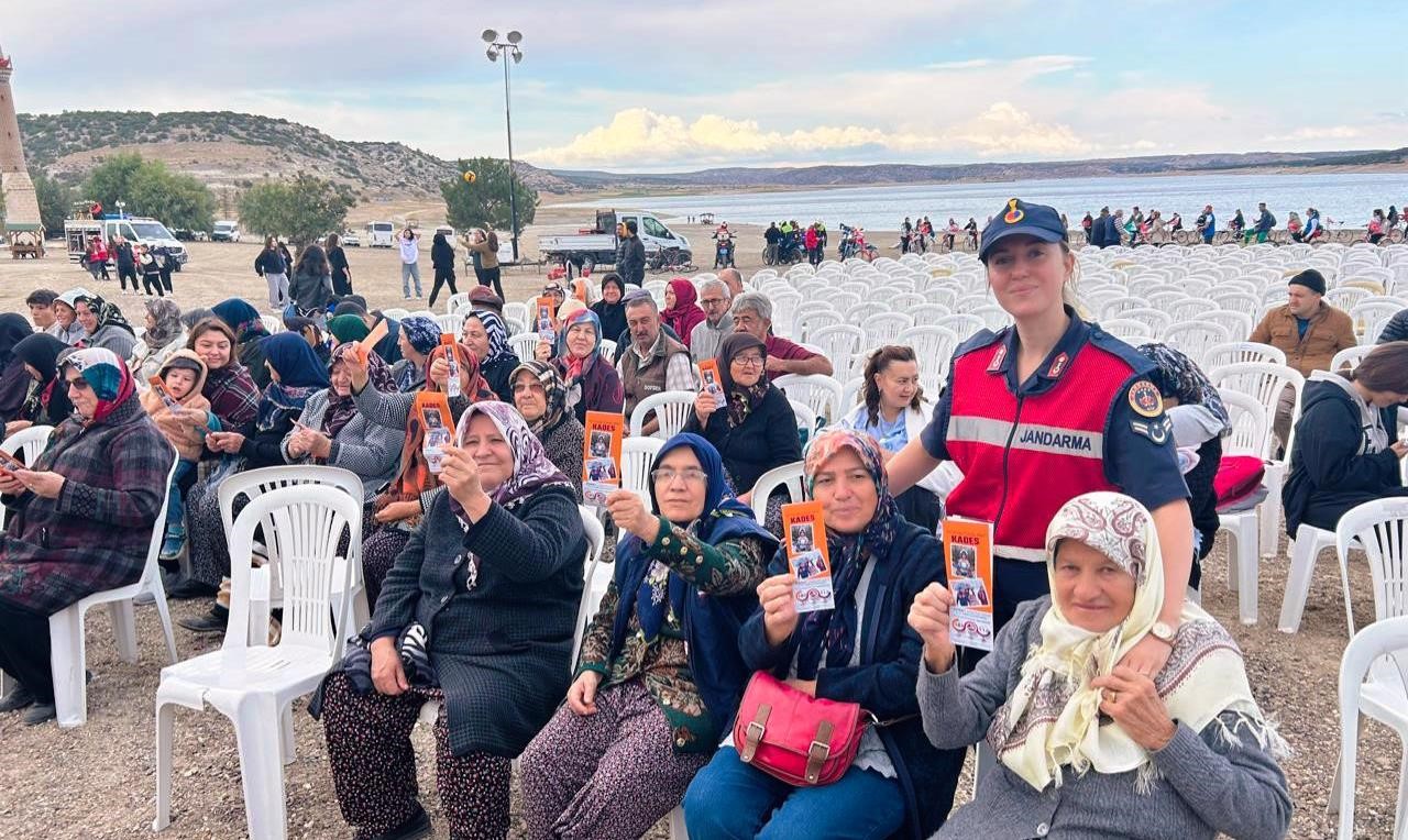 Kütahya’da festivalde vatandaşlara KADES ve HAYDİ uygulaması tanıtıldı