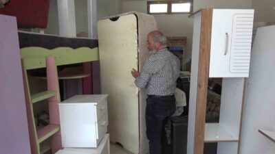 KÜTAHYA'DA İKİNCİ EL ESNAFI ÖĞRENCİLERİ BEKLİYOR