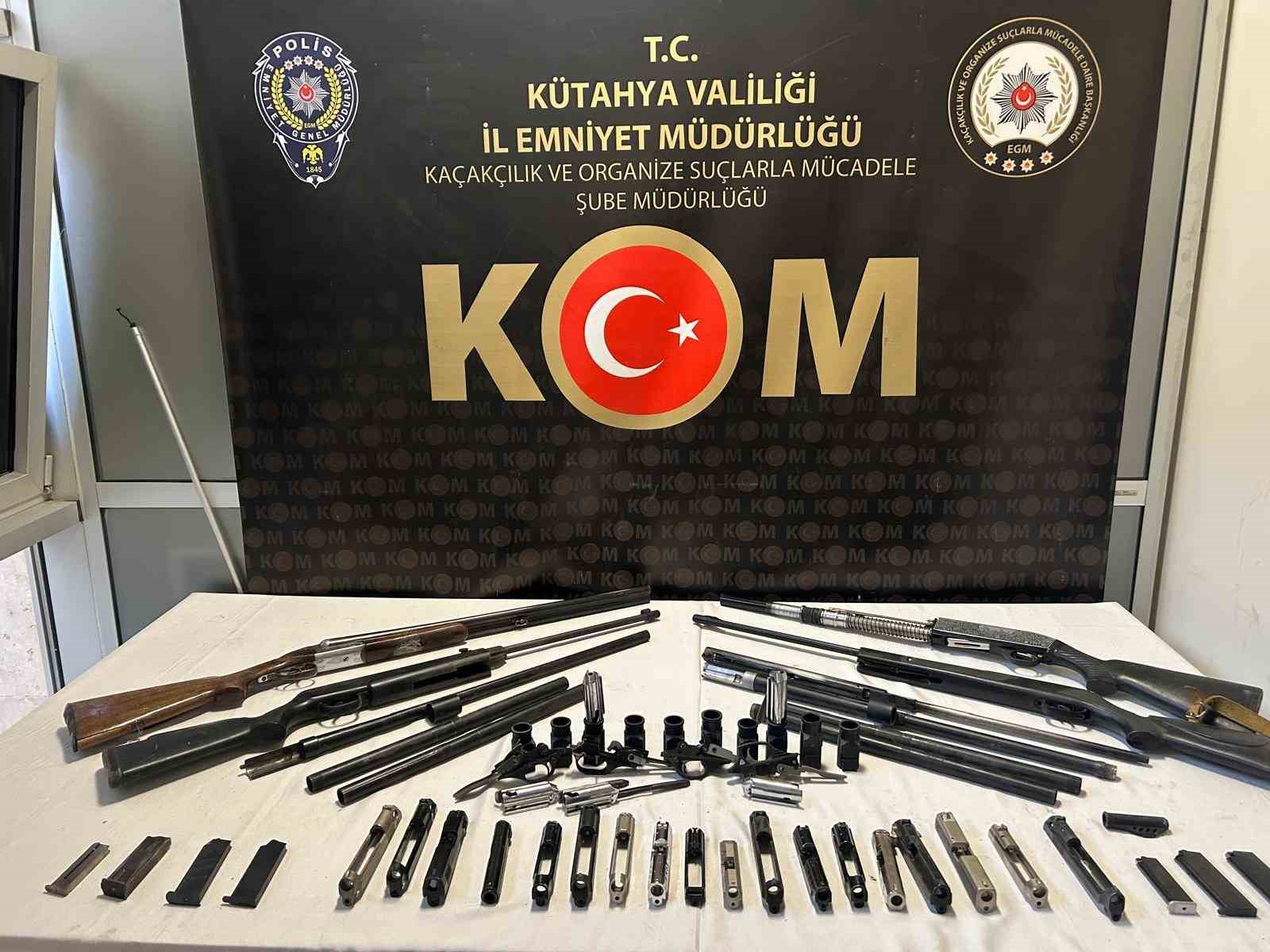 Kütahya’da kaçak silah operasyonu