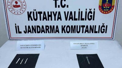 KÜTAHYA’DA UYUŞTURUCU ELE GEÇİRİLEN ARAÇTAKİ 3 KİŞİDEN 2’Sİ TUTUKLANDI