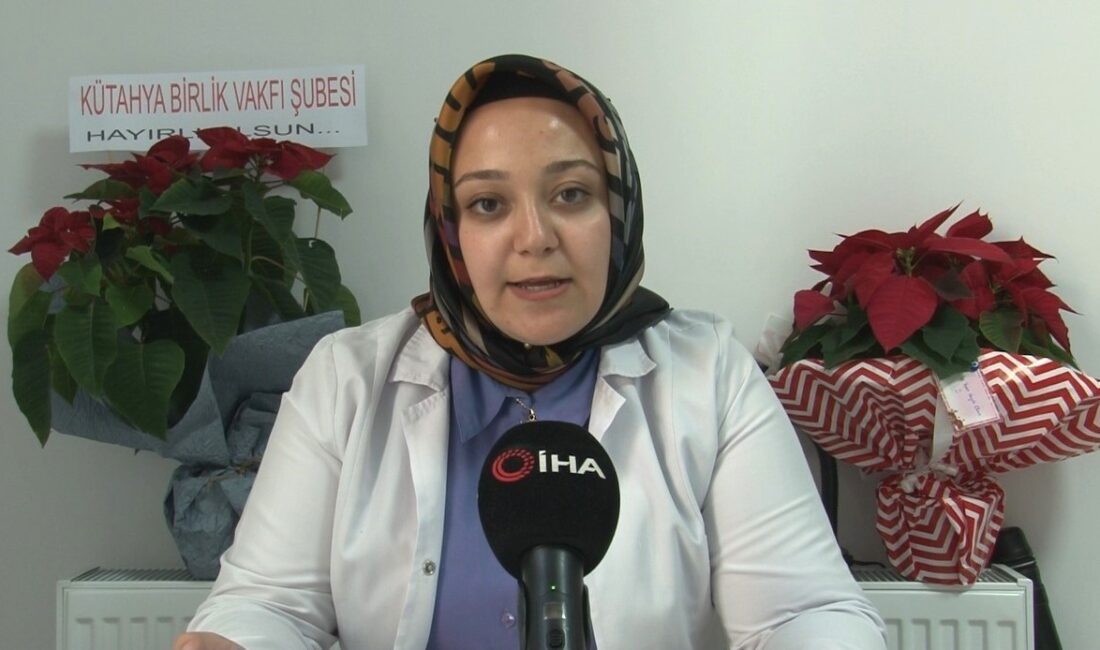 KÜTAHYA'DA FİZYOTERAPİST NUR ÖZKALAY, DURUŞ BOZUKLUĞUNUN TOPLUMDA SIKÇA KARŞILAŞILAN BİR