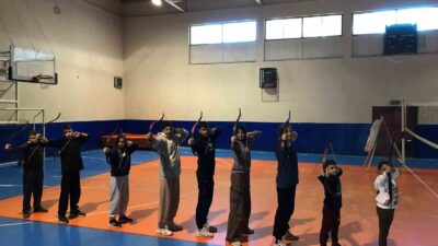GEDİZ’DE GELENEKSEL TÜRK OKÇULUĞUNA İLGİ ARTIYOR