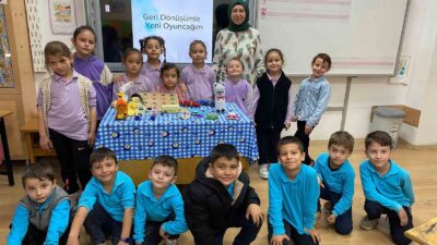 HİSARCIK’TA ATIK MATERYALLER MİNİKLERİN ELİNDE OYUNCAĞA DÖNÜŞTÜ