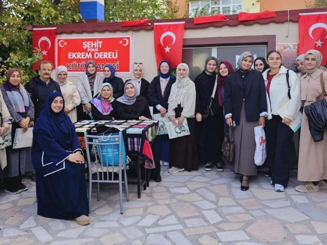 Kur’an kursunda kursiyerler geleneksel Kütahya kıyafetlerini ve yemeklerini tanıttı