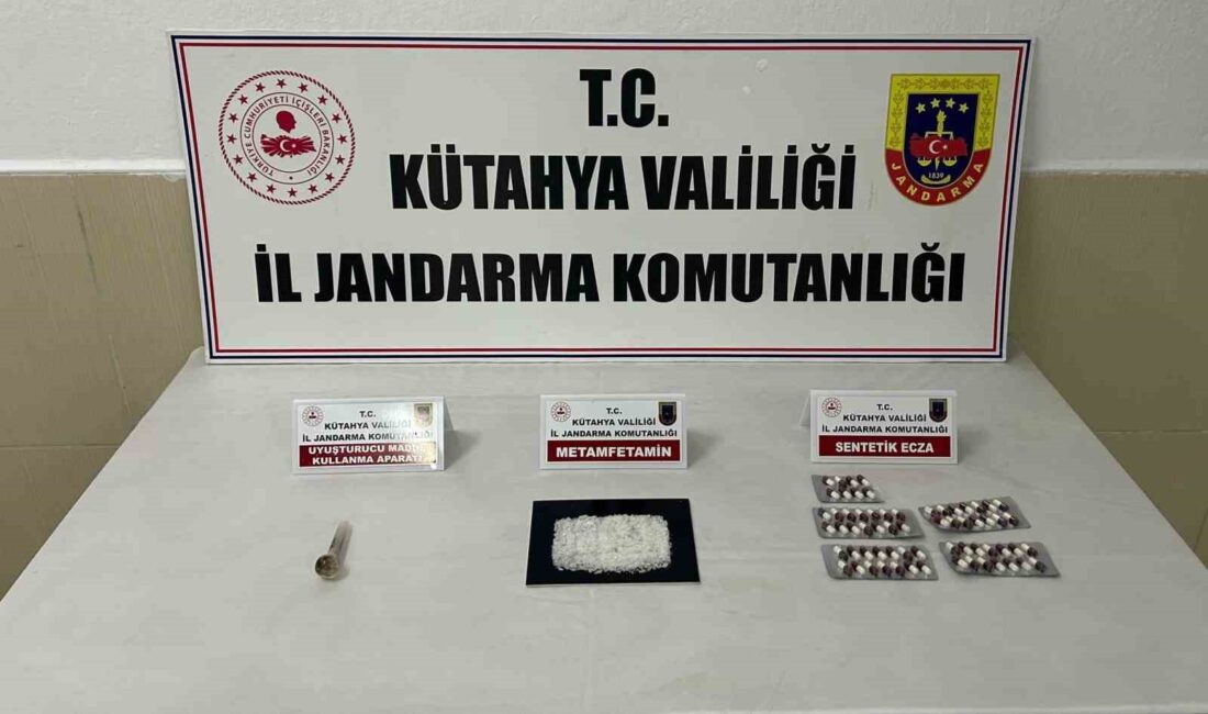 KÜTAHYA’DA ARACINDA UYUŞTURUCU ELE