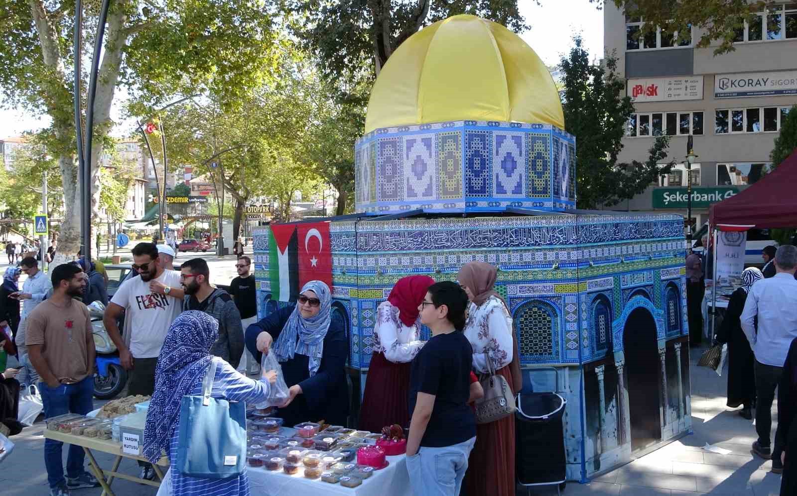 Kütahya’da Filistin-Gazze yararına hayır çarşısı