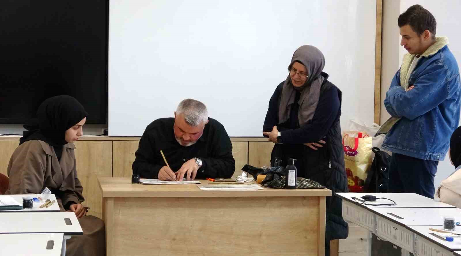 KÜTAHYA'DA 'HÜSN-İ HAT KURSU'NA İLGİ