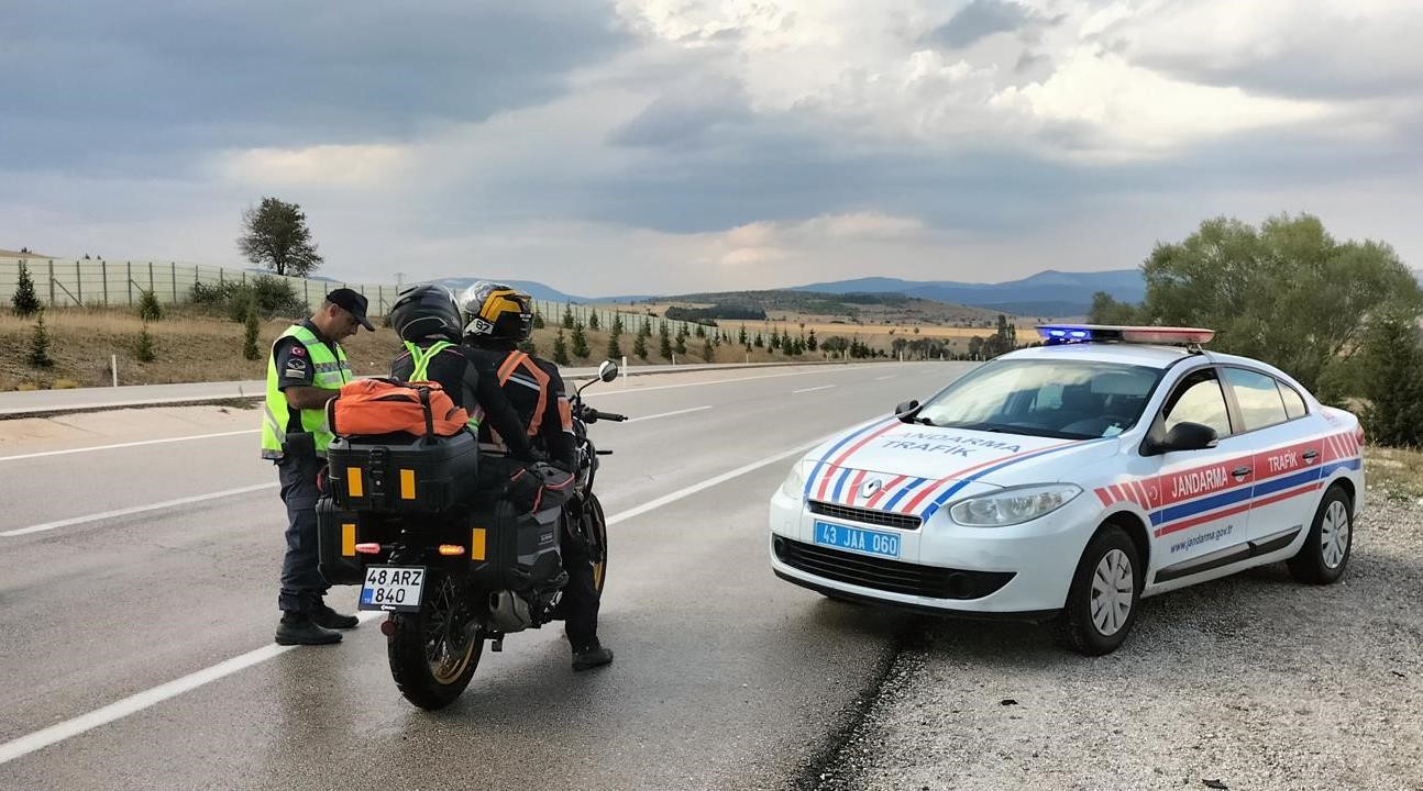 Kütahya’da Jandarma Trafik Timlerinden motosiklet ve motorlu bisiklet denetimi