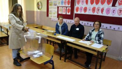 KÜTAHYA'DAKİ ÇİFTE VATANDAŞLAR BULGARİSTAN SEÇİMLERİ İÇİN SANDIK BAŞINDA