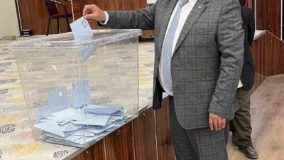KÜTAHYA'NIN PAZARLAR İLÇESİNDE AK PARTİ 8. OLAĞAN KONGRESİ'NDE BAŞKAN SEÇİLEN