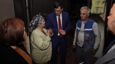 BELEDİYE BAŞKANI KAHVECİ, YANGIN MAĞDURU AİLEYİ YALNIZ BIRAKMADI