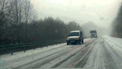 Mustafa YİĞİT/DOMANİÇ (Kütahya), – KÜTAHYA’nın Domaniç ilçesine mevsimin ilk karı