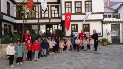 TAVŞANLI'DA KIZILAY HAFTASI NEDENİYLE ÖĞRENCİLERDEN YOĞUN İLGİ