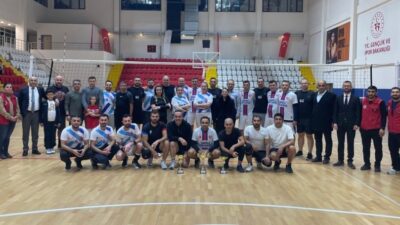 KÜTAHYA'NIN TAVŞANLI İLÇESİNDE CUMHURİYET VOLEYBOL TURNUVASI'NIN ŞAMPİYONU İLÇE EMNİYET MÜDÜRLÜĞÜ