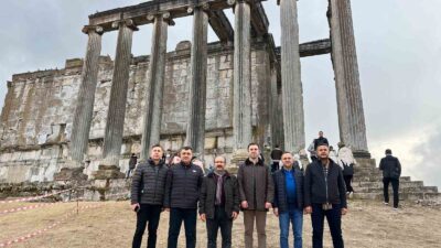 YARGITAY ÜYESİ VE HSK HEYETİ ÇAVDARHİSAR AİZANOİ ANTİK KENTİ’Nİ ZİYARET