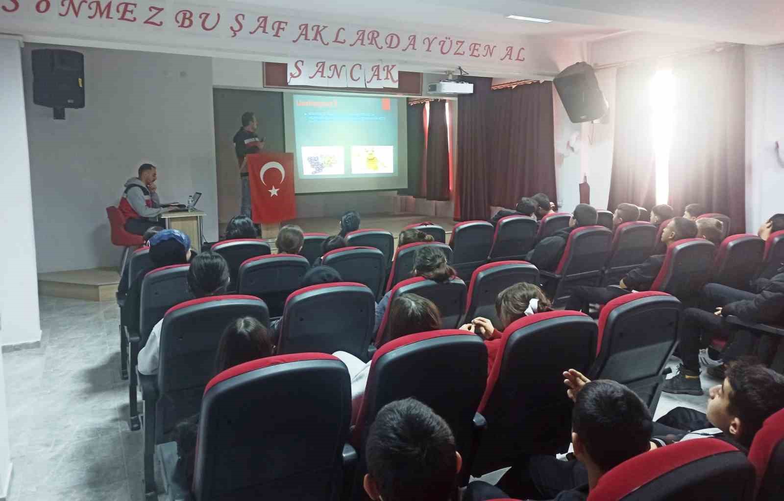 ÇAVDARHİSAR’DA ÖĞRENCİLERE “GÜVENİLİR GIDAYA ERİŞİM" KONULU EĞİTİM