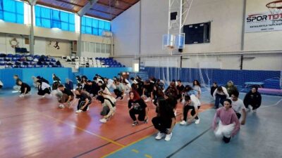 GEDİZ GENÇLİK SPOR MÜDÜRLÜĞÜNDE KURSLAR DEVAM EDİYOR