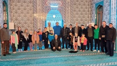 GEDİZ’DE AİLELER NAMAZDA BULUŞTU FİLİSTİN İÇİN DUALAR EDİLDİ