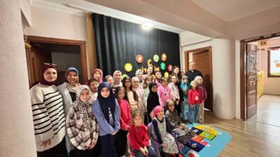 GEDİZ’DE GENÇ GÖNÜLLER ÇOCUK GÖNÜLLERLE BULUŞUYOR