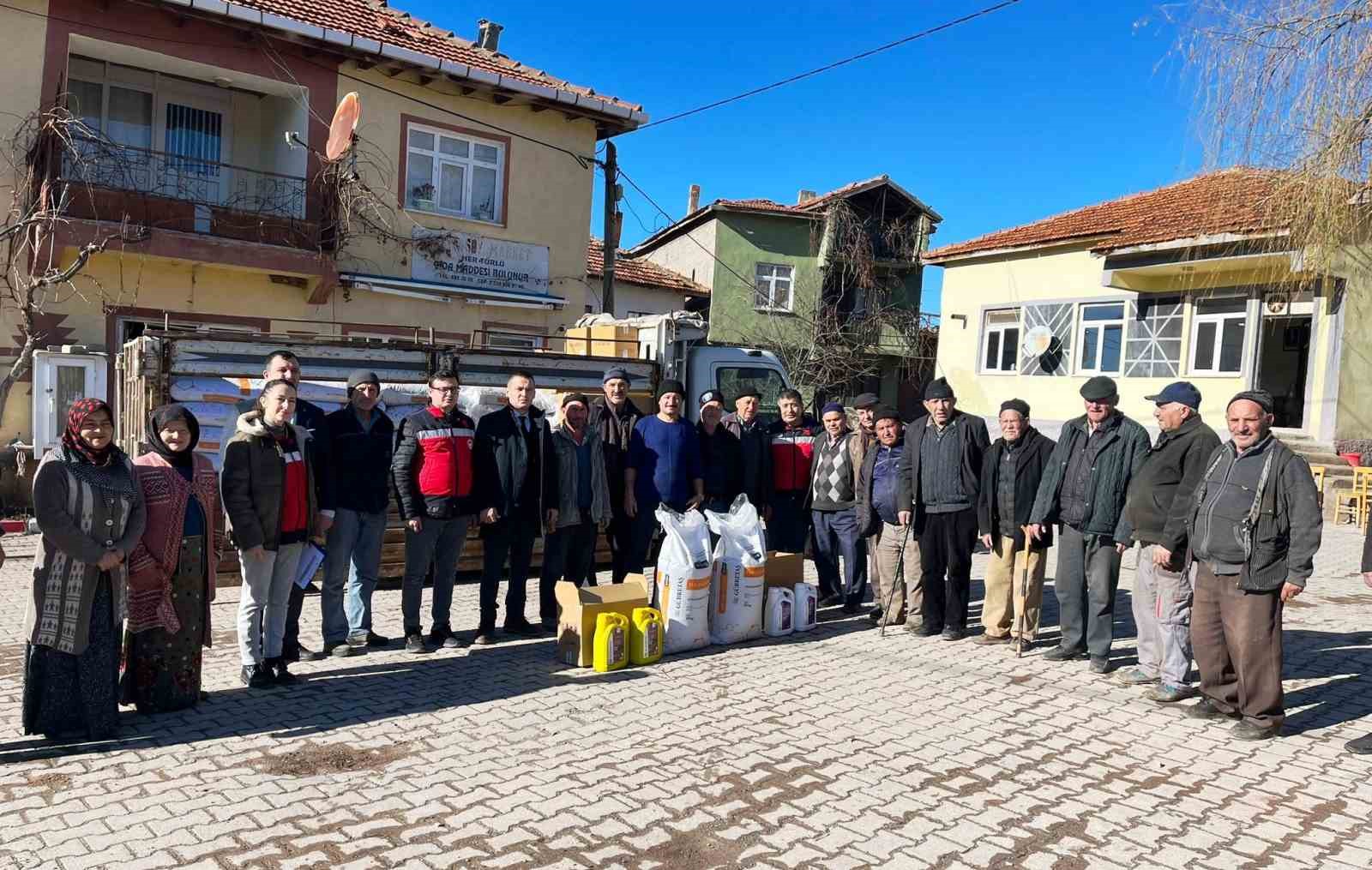 Hisarcık’ta 23 organik adaçayı üreticisine gübre desteği