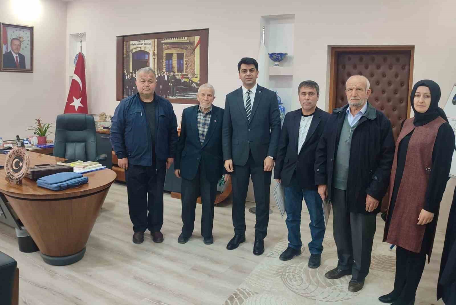 HİSARCIK’TA GÖREV SÜRELERİ DOLAN VAKIF MÜTEVELLİ HEYETİ ÜYELERİNE TEŞEKKÜR BELGESİ