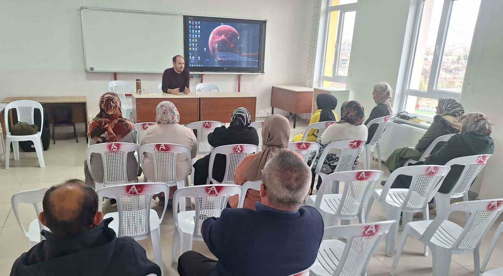 Hisarcık’ta öğrenci velilerine teknoloji bağımlılığı ve akran zorbalığı semineri