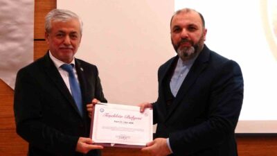 KONFERANS SONUNDA DPÜ İLAHİYAT FAKÜLTESİ DEKANI PROF. DR. İSMAİL YALÇIN,