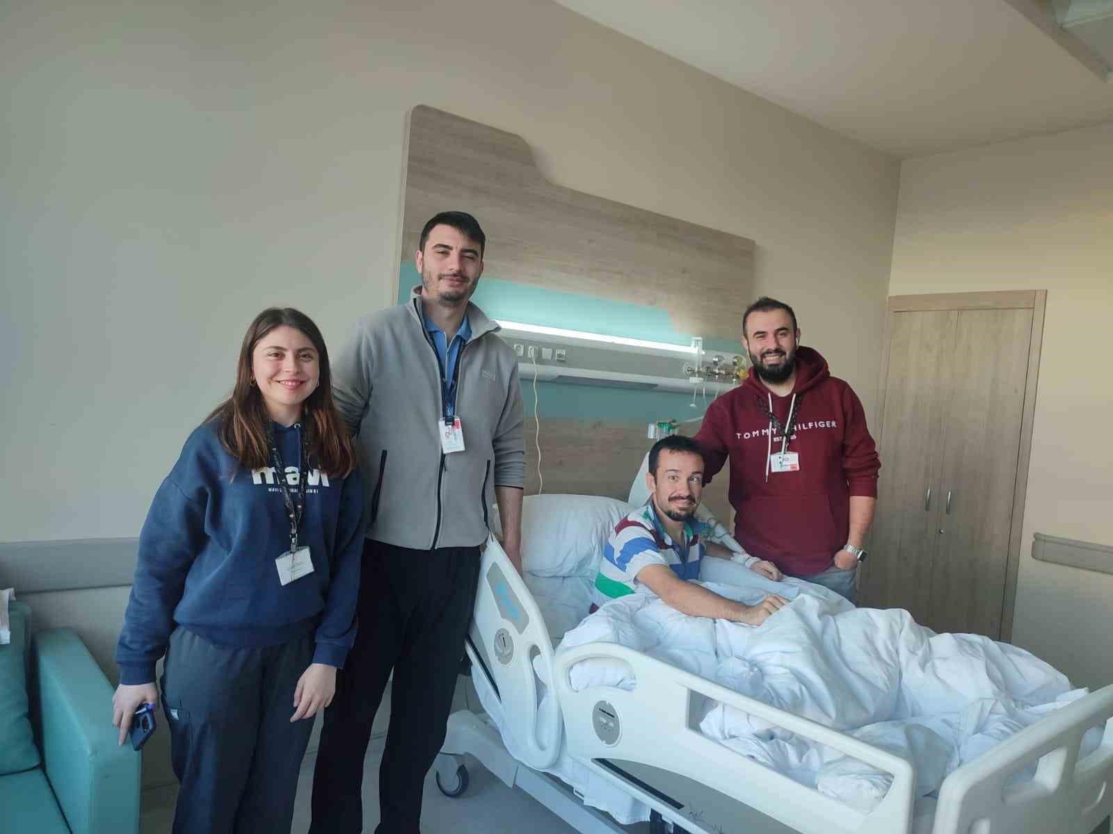 KÜTAHYA ŞEHİR HASTANESİ’NDE BİR AMELİYATTA 7 NİTELİKLİ İŞLEM GERÇEKLEŞTİRİLDİ