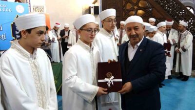 KÜTAHYA'DA BAKANLIK PROJESİYLE 264 ÖĞRENCİ HAFIZLIK EĞİTİMİNİ TAMAMLADI
