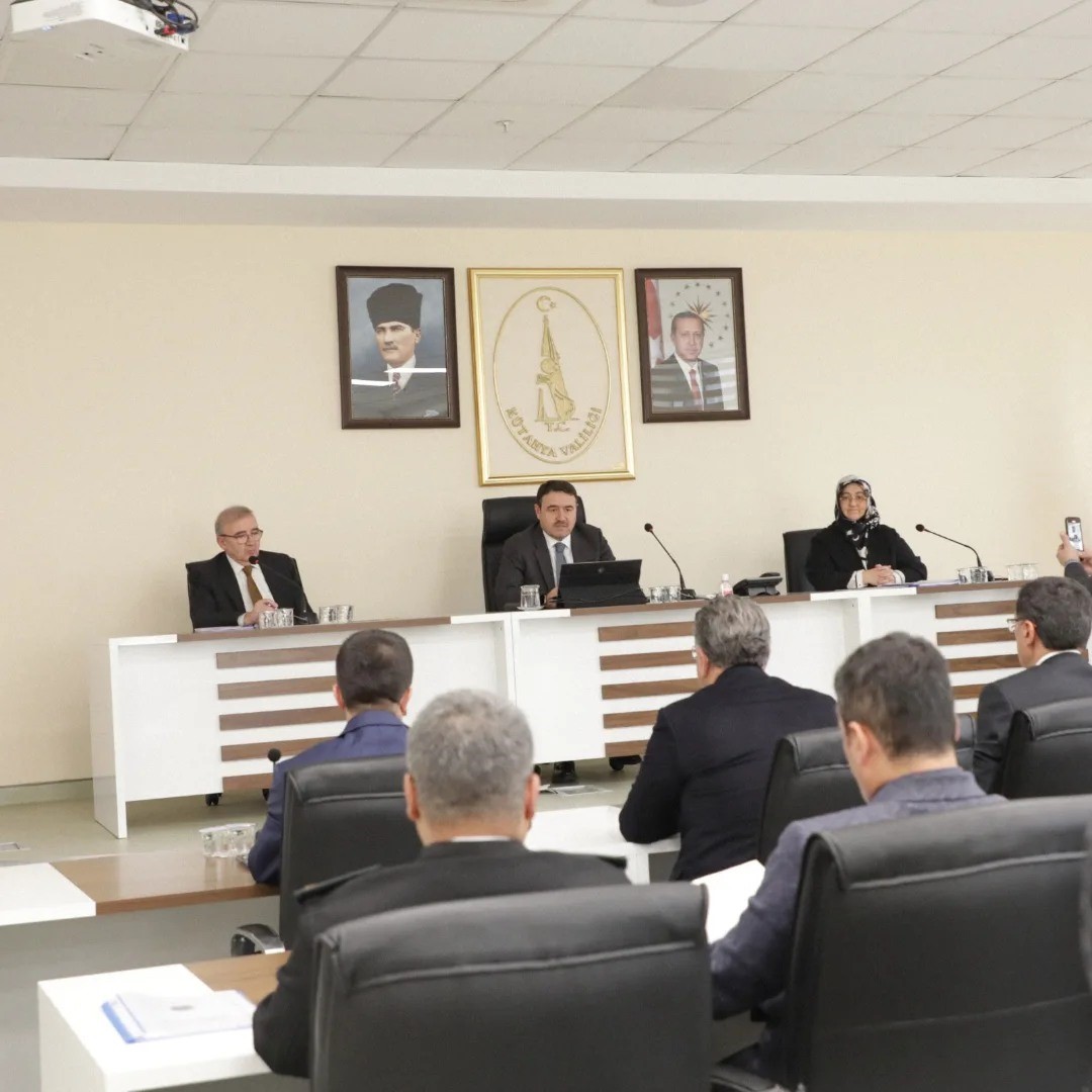 KÜTAHYA'DA AİLE VE SOSYAL HİZMETLER İL MÜDÜRLÜĞÜ'NÜN ÇALIŞMALARI DEĞERLENDİRİLDİ