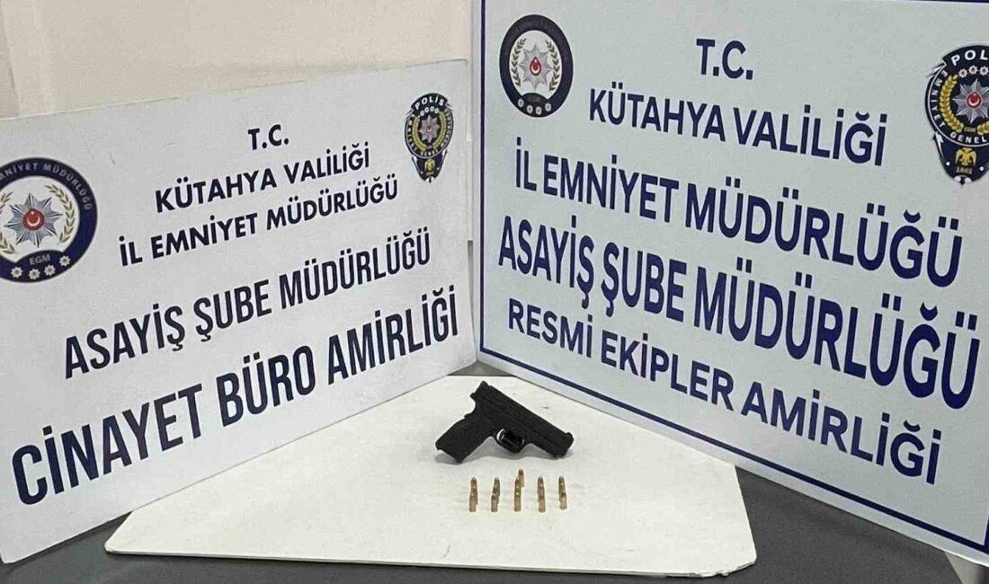 KÜTAHYA’DA BİR ARAÇTA RUHSATSIZ TABANCA ELE GEÇİRİLDİ