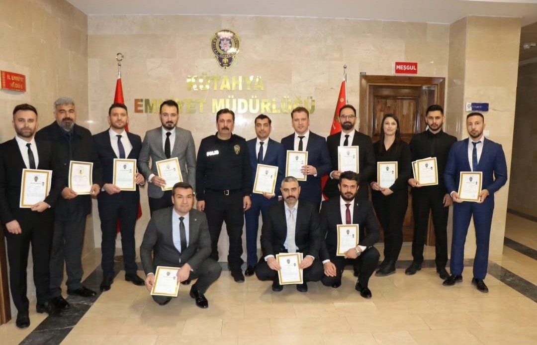 KÜTAHYA'DA EMNİYET PERSONELİNE BAŞARI BELGELERİ TAKDİM EDİLDİ