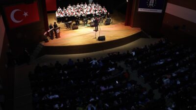 KÜTAHYA BELEDİYESİ TARAFINDAN DÜZENLENEN "HALK OZANLARI ANMA GECESİ," YOĞUN BİR