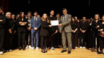 KÜTAHYA'DA “KEREM İLE ASLI-MODERN MASAL” TİYATRO OYUNU İLGİ GÖRDÜ