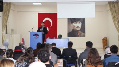 KÜTAHYA'DA "YENİ MEDYADA İFADE ÖZGÜRLÜĞÜ” TARTIŞILDI