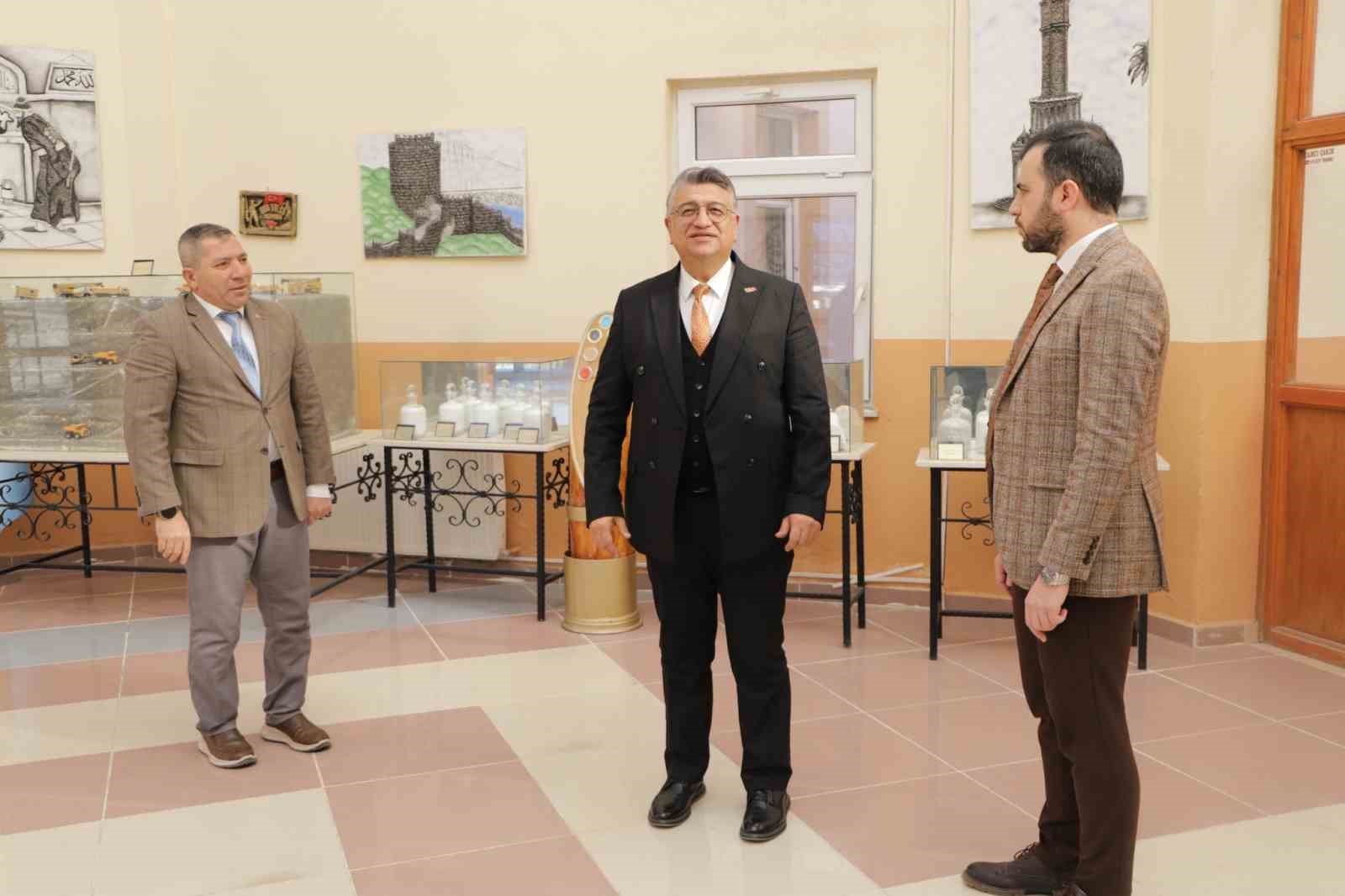 REKTÖR KIZILTOPRAK, EMET MYO’NUN FAALİYETLERİ, HEDEFLERİ VE ÇALIŞMALARI HAKKINDA BİLGİLENDİRİLDİ