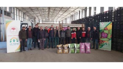 SİMAV’DA 11 DOMATES ÜRETİCİSİNE 3 TON GÜBRE DESTEĞİ