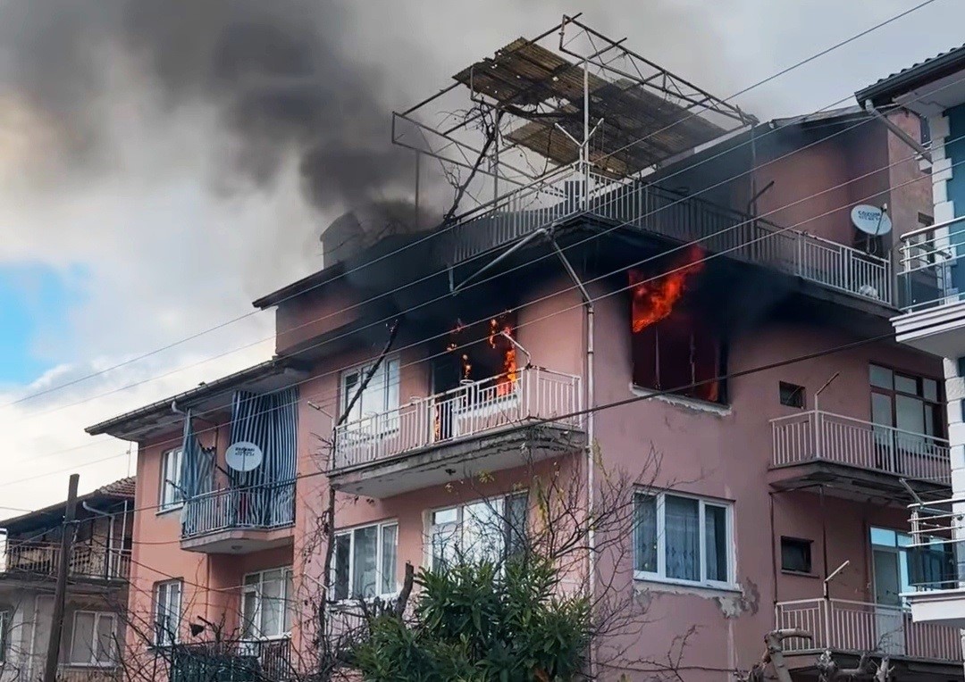 Simav’da korkutan ev yangını