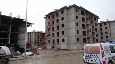 KÜTAHYA'NIN TAVŞANLI İLÇESİ ÖMERBEY MAHALLESİ'NDE BULUNAN TOKİ KONUTLARININ İNŞAATINDA BUGÜN