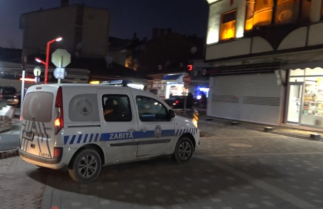 KÜTAHYA'NIN TAVŞANLI İLÇESİNDE ZABITA EKİPLERİ DE GÜVENLİK İÇİN HAZIR BEKLİYOR.