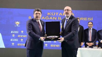 İL BAŞKANI MUSTAFA ÖNSAY, BAKAN TUNÇ'A HEDİYE VERDİ.